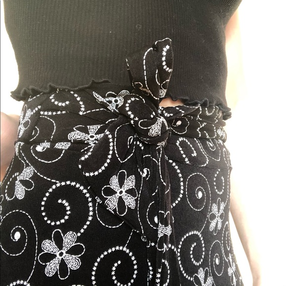 Knee length skirt with flower pattern - Picture 7 of 9